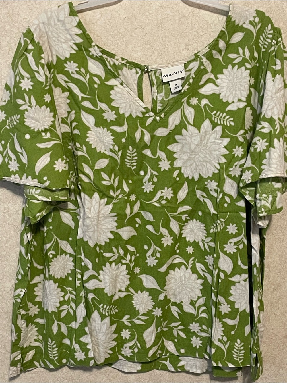 Ava & Viv Green and White Floral V-Neck Women’s Blouse